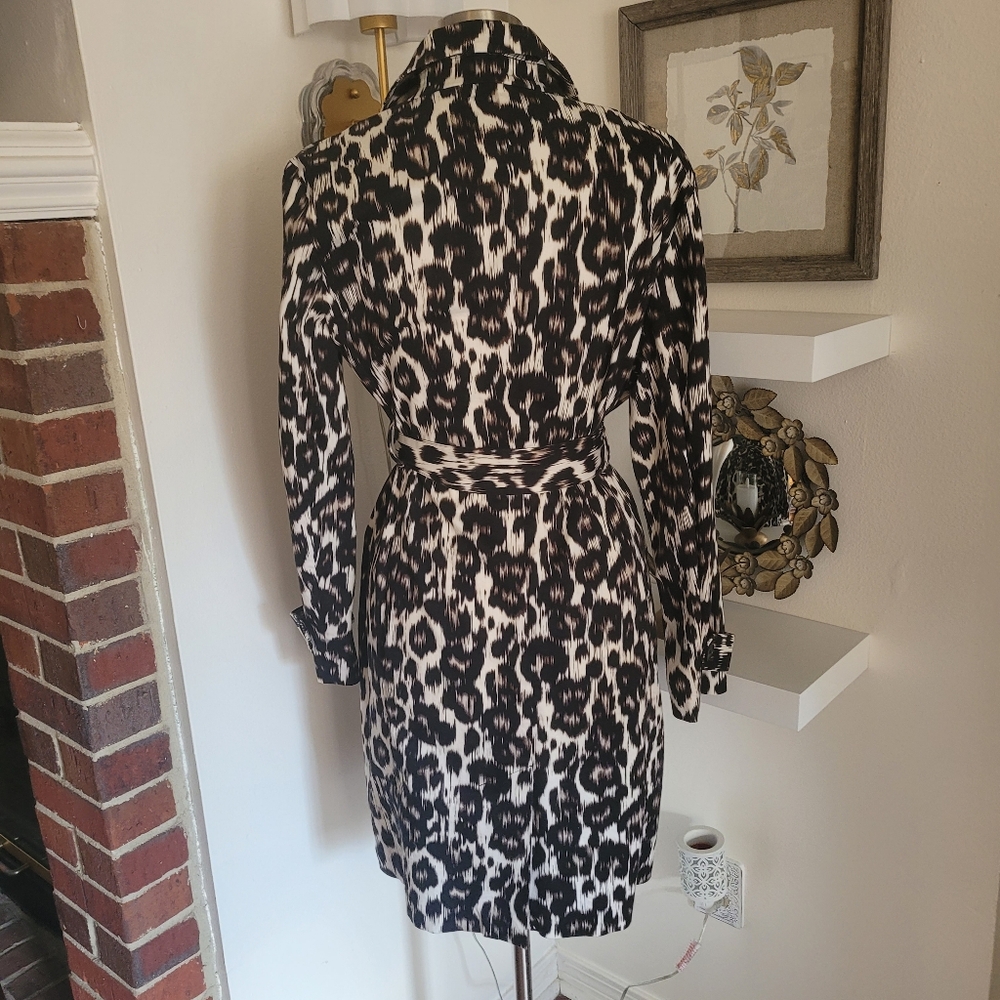 Dana Buchman Double Breasted Animal Print Trench Coat Size Large Lightweight - Picture 5 of 14